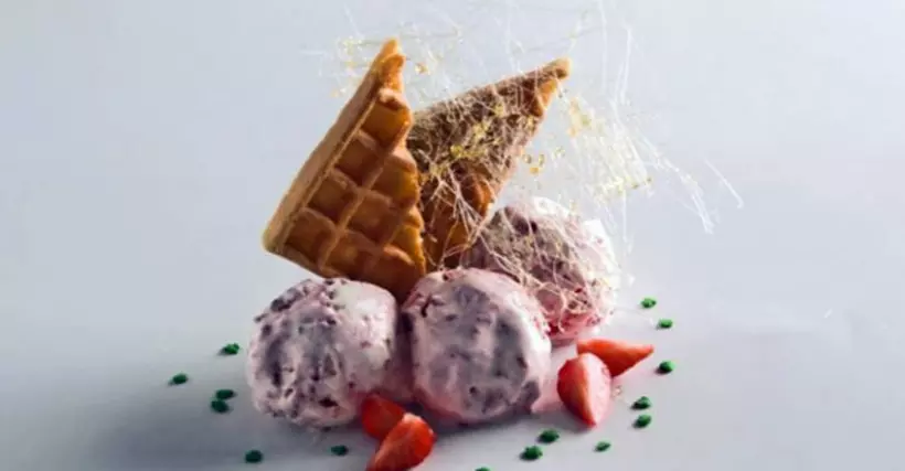 Готовим Десерты Ягодное мороженое с печеньем