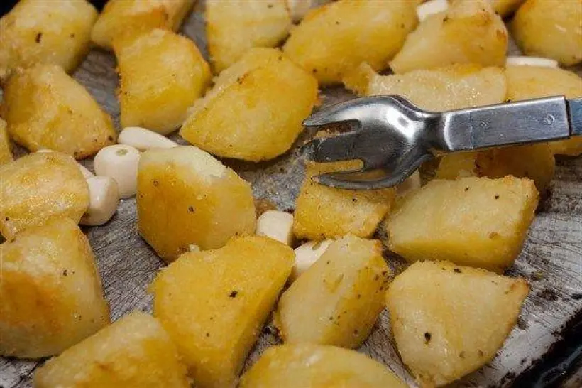 Готовим Вегетарианские Запеченный картофель с чесноком и лимоном
