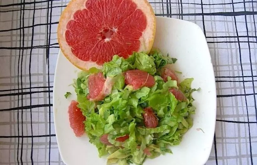Готовим Салаты Салат с грейпфрутом, авокадо и руколой