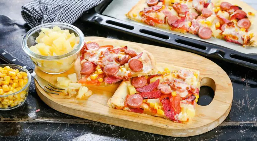 Готовим Закуски Пицца с ананасами и колбасой