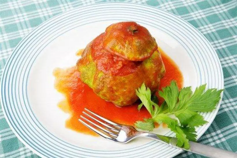 Готовим Закуски Фаршированные кабачки в томатном соусе