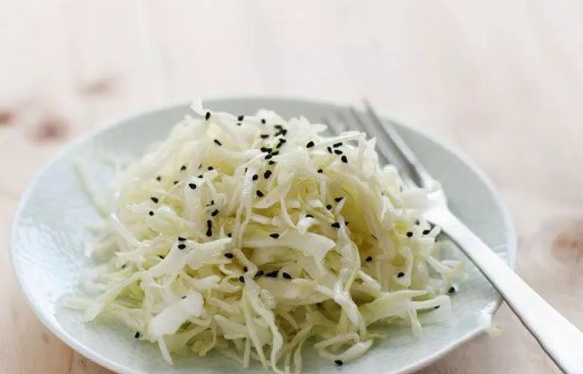 Готовим Вегетарианские Салат из свежей капусты с чесноком