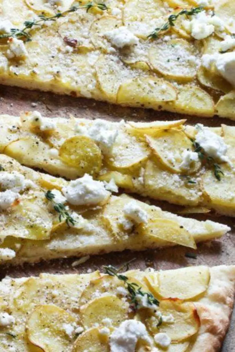Готовим Закуски Запечённый картофель с козьим сыром на лепёшке