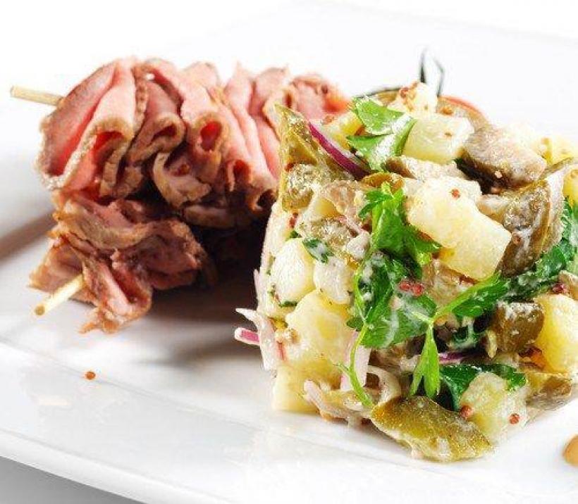 Оливье рецепт с кабачками. salat olive s kabachkami. Оливье рецепт с кабачками фото. Оливье рецепт с кабачками-salat olive s kabachkami. картинка Оливье рецепт с кабачками. картинка salat olive s kabachkami. Сегодня я предлагаю вам рецепт салата оливье с маринованными кабачками. В самый разгар сезона консервации, обязательно запасаюсь десятком баночек консервированных кабачков.