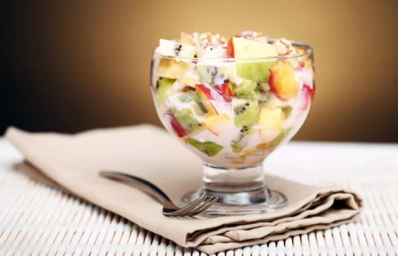 Готовим Десерты Простой фруктовый салат с йогуртом