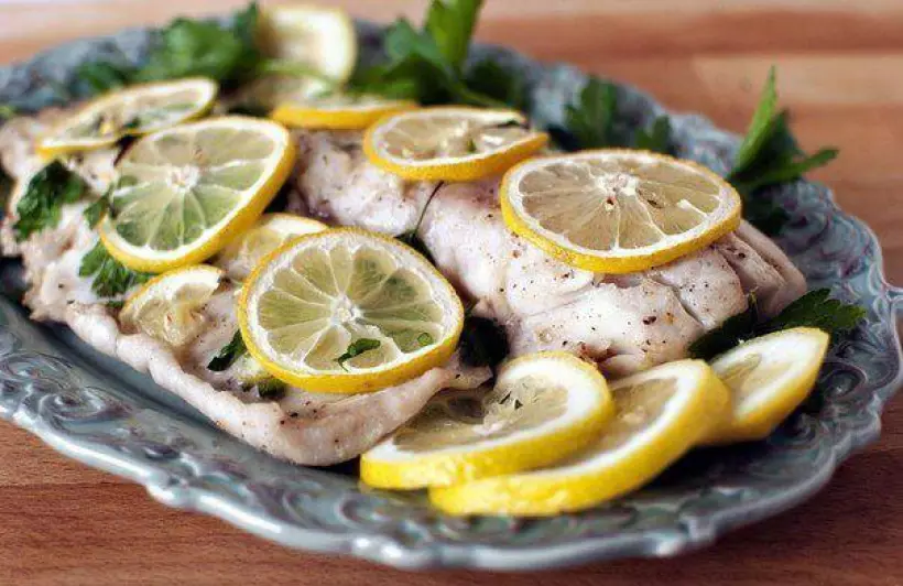 Готовим Рыба Рыба, запеченная с лимоном и петрушкой