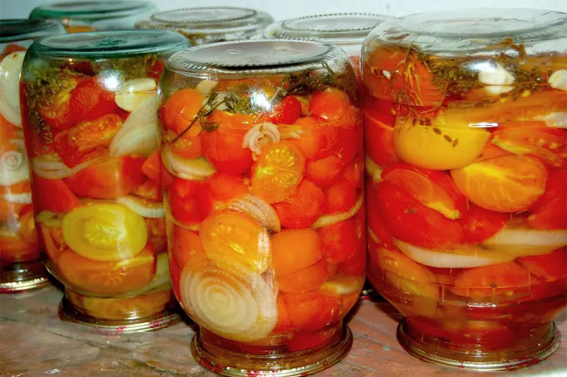 Готовим Консервация Салат из помидоров с луком заготовки на зиму