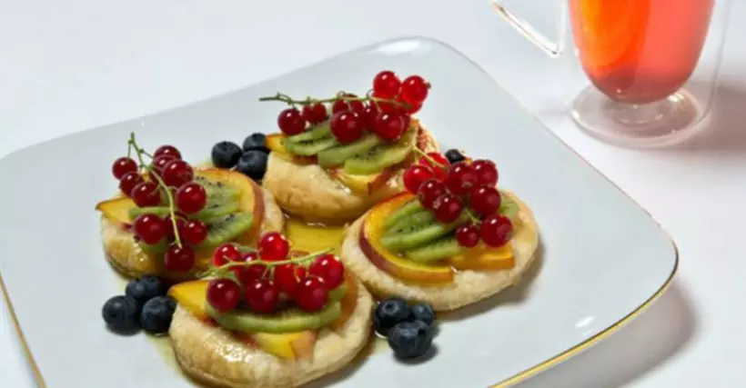 Готовим Десерты Карамельные пирожные с фруктами