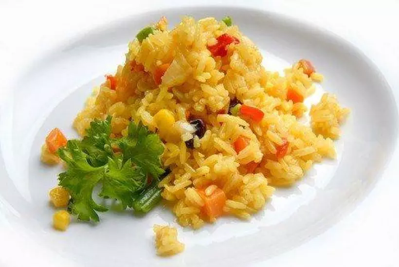 Готовим Закуски Рис с овощами, паприкой и тимьяном