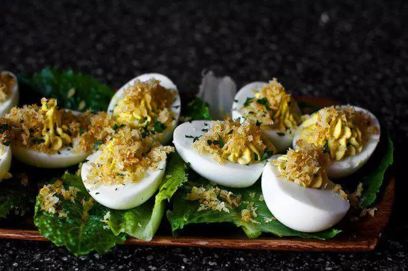 Яйца, фаршированные оливками и анчоусами: лучшие рецепты
