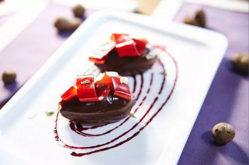 Готовим Десерты Ганаш из шоколада с папарделли из клубники