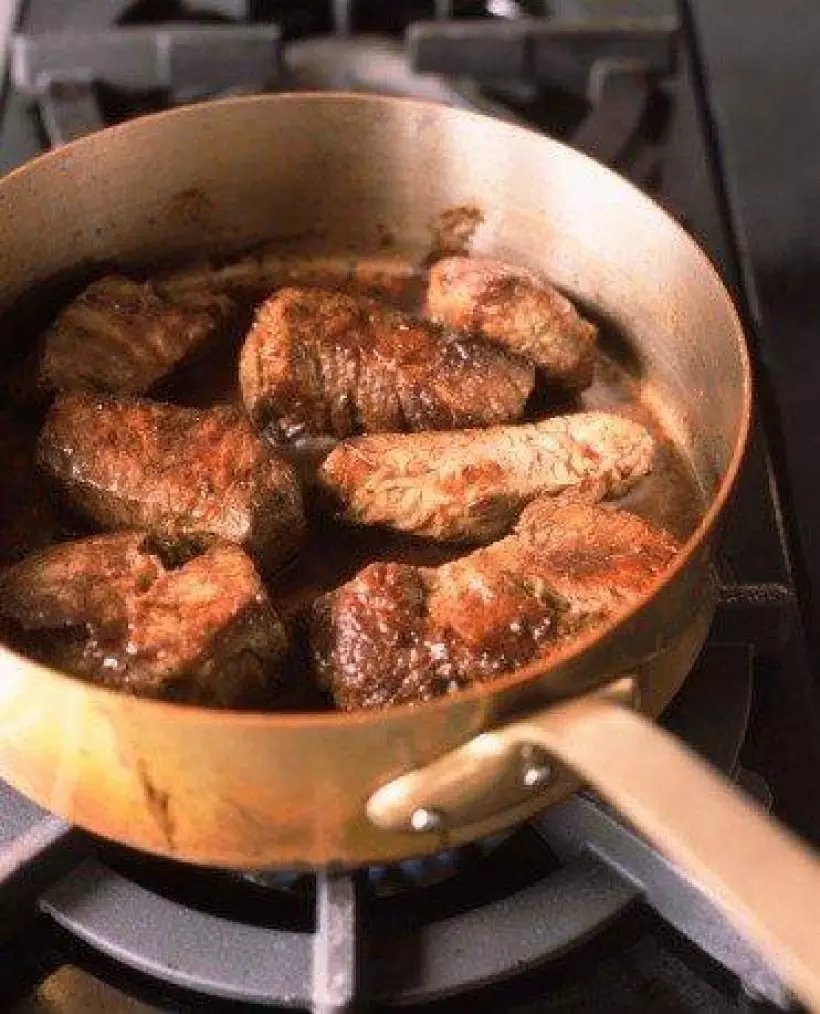 Готовим Мясо Тушеная говядина в винном соусе