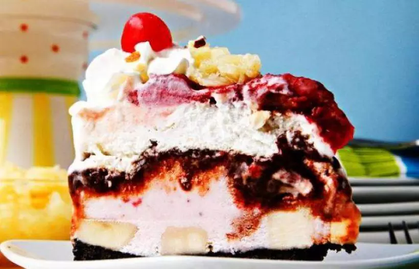 Готовим Десерты Торт-мороженое с клубникой и бананом