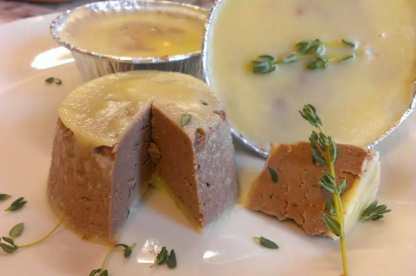 Готовим Закуски Паштет из куриной печени с тимьяном и коньяком (Pâté au foie de poulet)