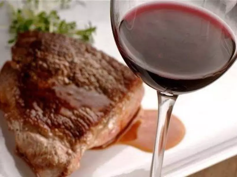 Готовим Мясо Свинина тушеная в красном вине и молоке по‑итальянски