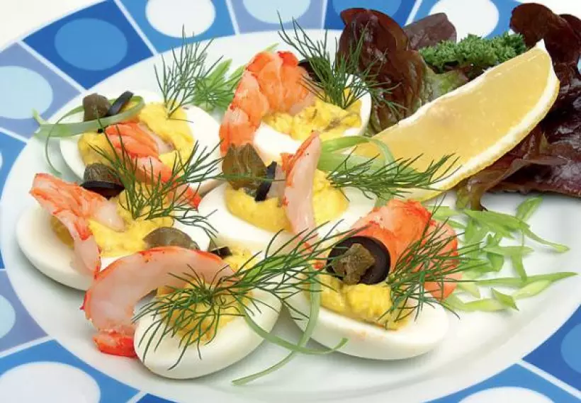 Готовим Праздники Новогодние рецепты: Фаршированные яйца с креветками