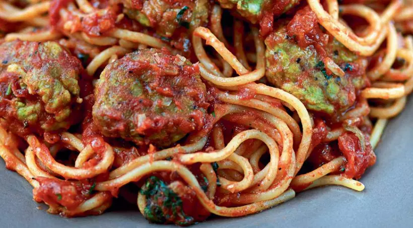 Готовим Мясо Спагетти с фрикадельками из цесарки в томатном соусе