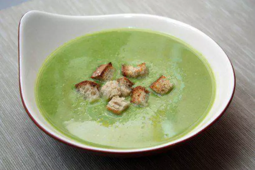 Готовим Супы Манный суп с гренками и зеленым горошком