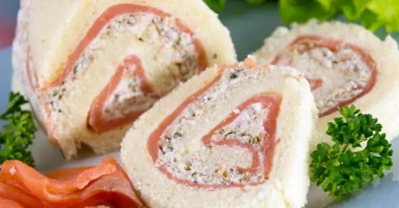 Готовим Закуски Бутерброд-рулет с семгой и творожно-сырной смесью