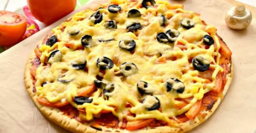 Готовим Выпечка Пицца с шампиньонами и маслинами