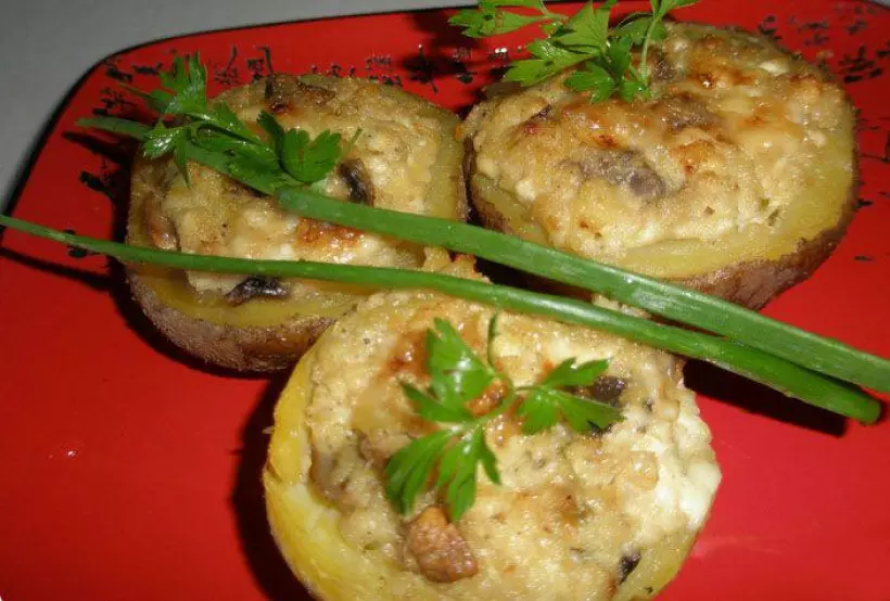 Готовим Вегетарианские Картофель, запеченный с грибами и сыром