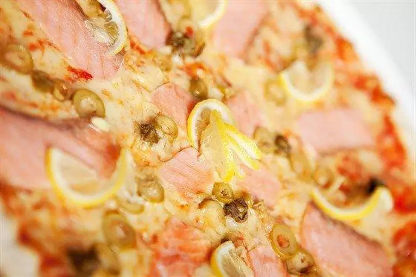Готовим Закуски Пицца с копченым лососем и укропным кремом