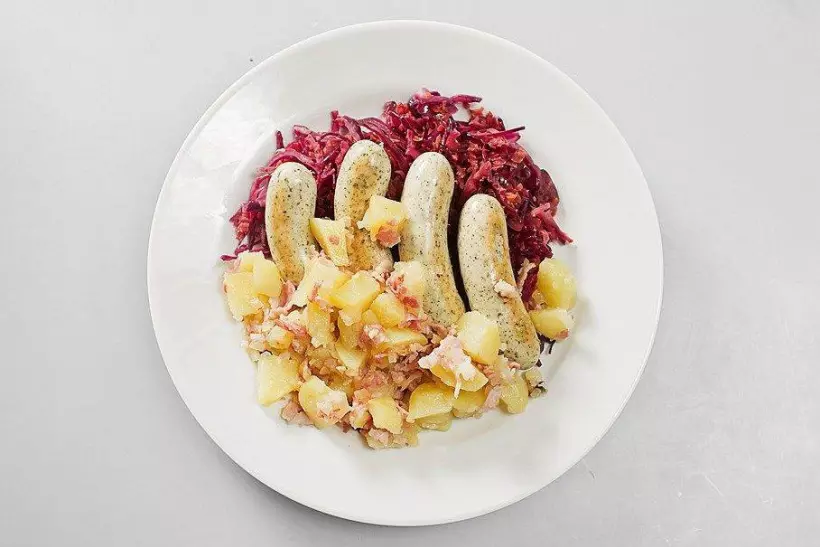 Готовим Мясо Тушеные мюнхенские колбаски с картофелем в немецком стиле