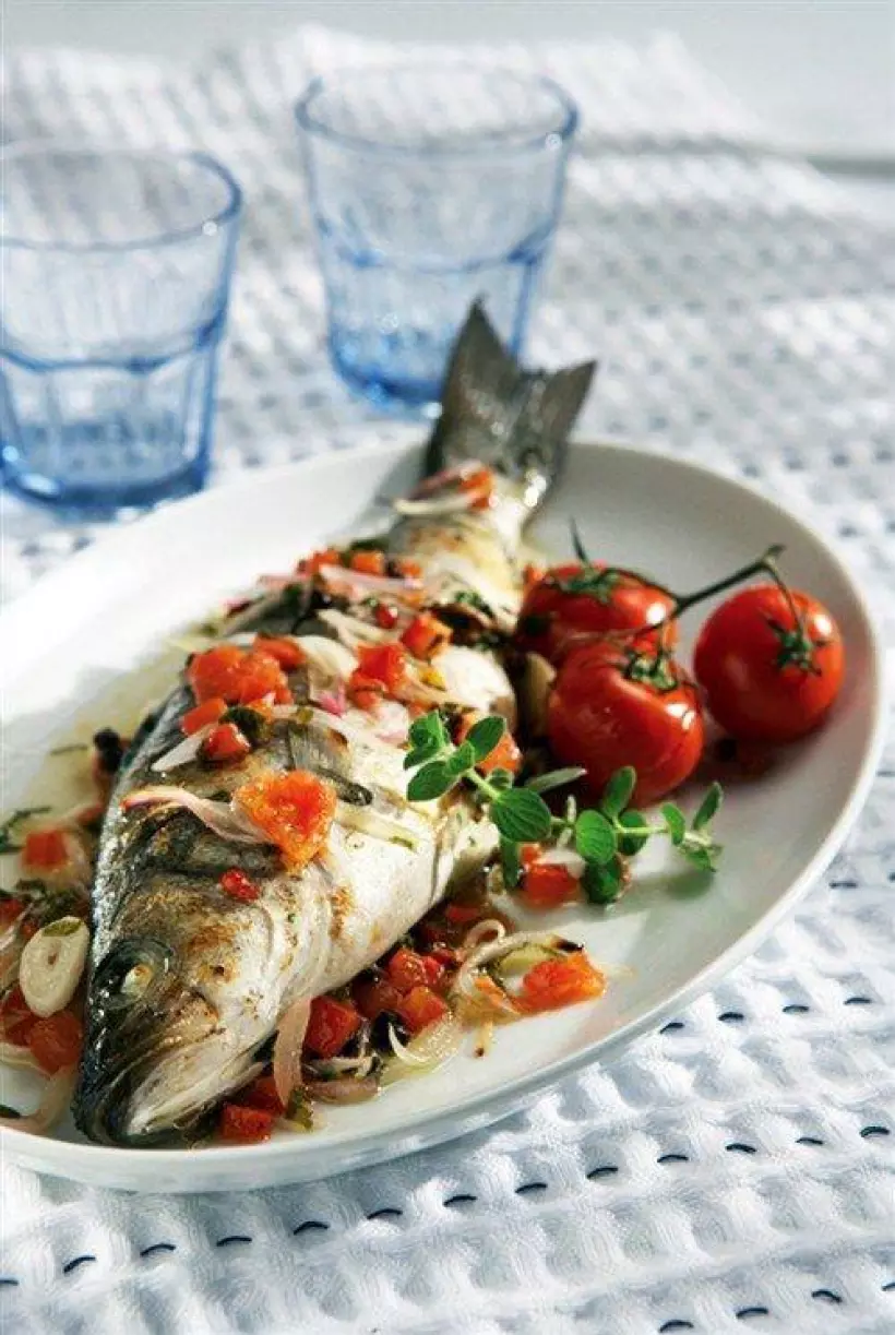 Готовим Рыба Сибас с томатами и итальянскими травами