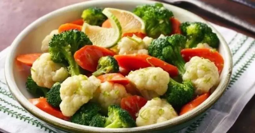 Готовьте овощи для салатов на пару