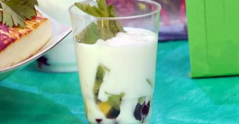 Готовим Десерты Тартар из манго, киви и черешни с йогуртом