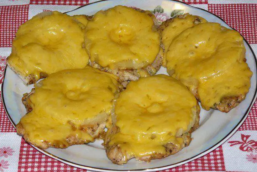Готовим Мясо Куриные отбивные с ананасом и сыром