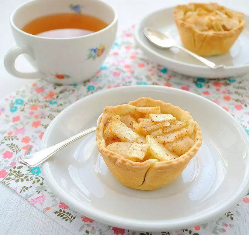 Готовим Выпечка Мини-пироги с заварным кремом, яблоком и грушей