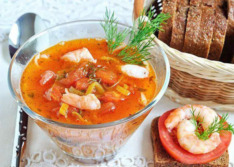 Готовим Супы Томатный суп с лапшой и креветками
