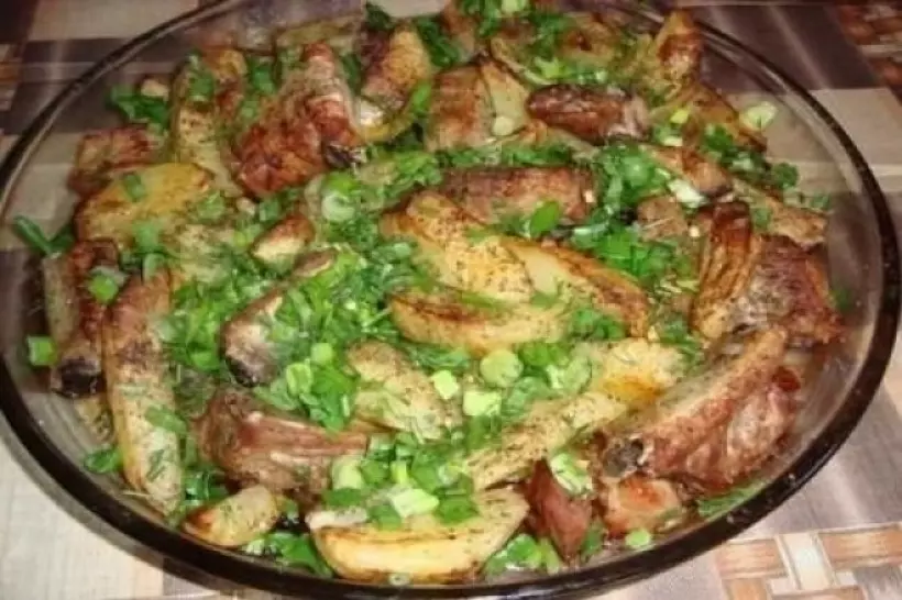 Готовим Мясо Аппетитные свиные ребрышки с картошкой в духовке