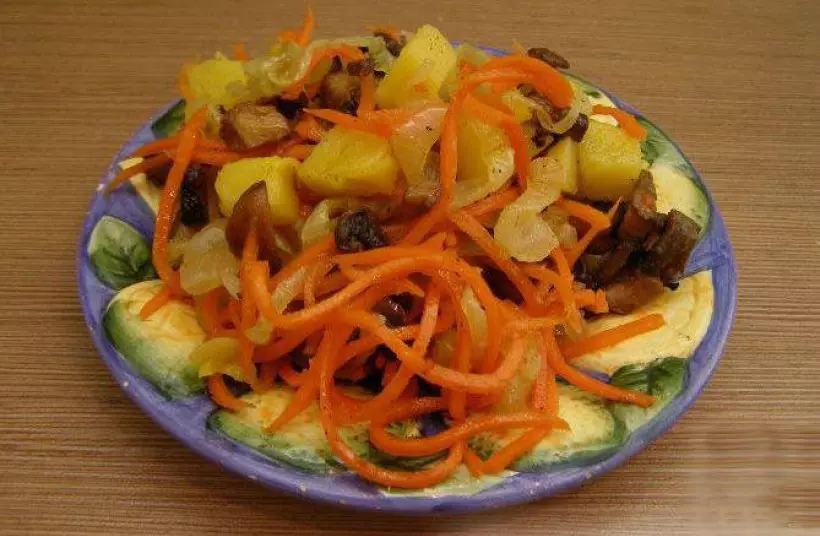 Готовим Вегетарианские Салат из корейской моркови с грибами