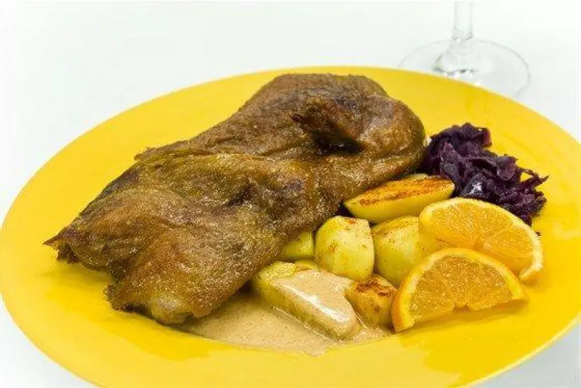 Готовим Мясо Жареная утка с картошкой и соусом