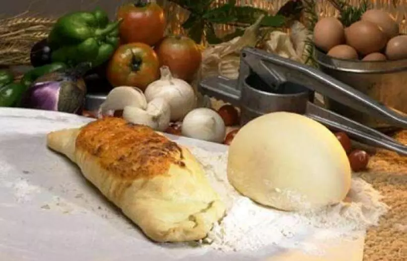 Готовим Выпечка Пирог с начинкой из сыра и ветчины