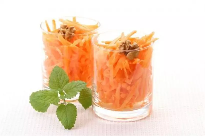 Готовим Салаты Салат из тертой моркови с вареньем и орехами
