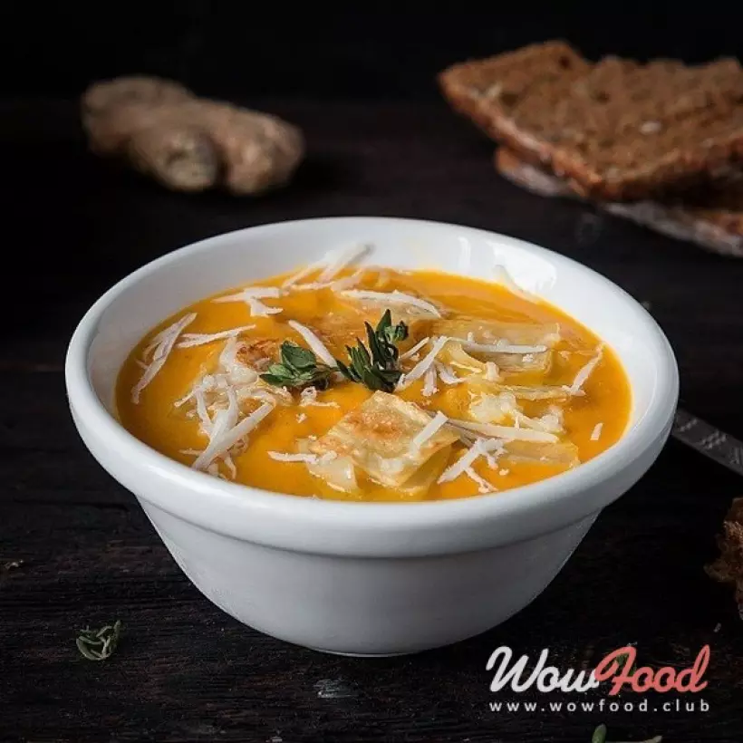 Готовим Супы Морковный крем-суп с имбирем, пастой и твёрдым сыром