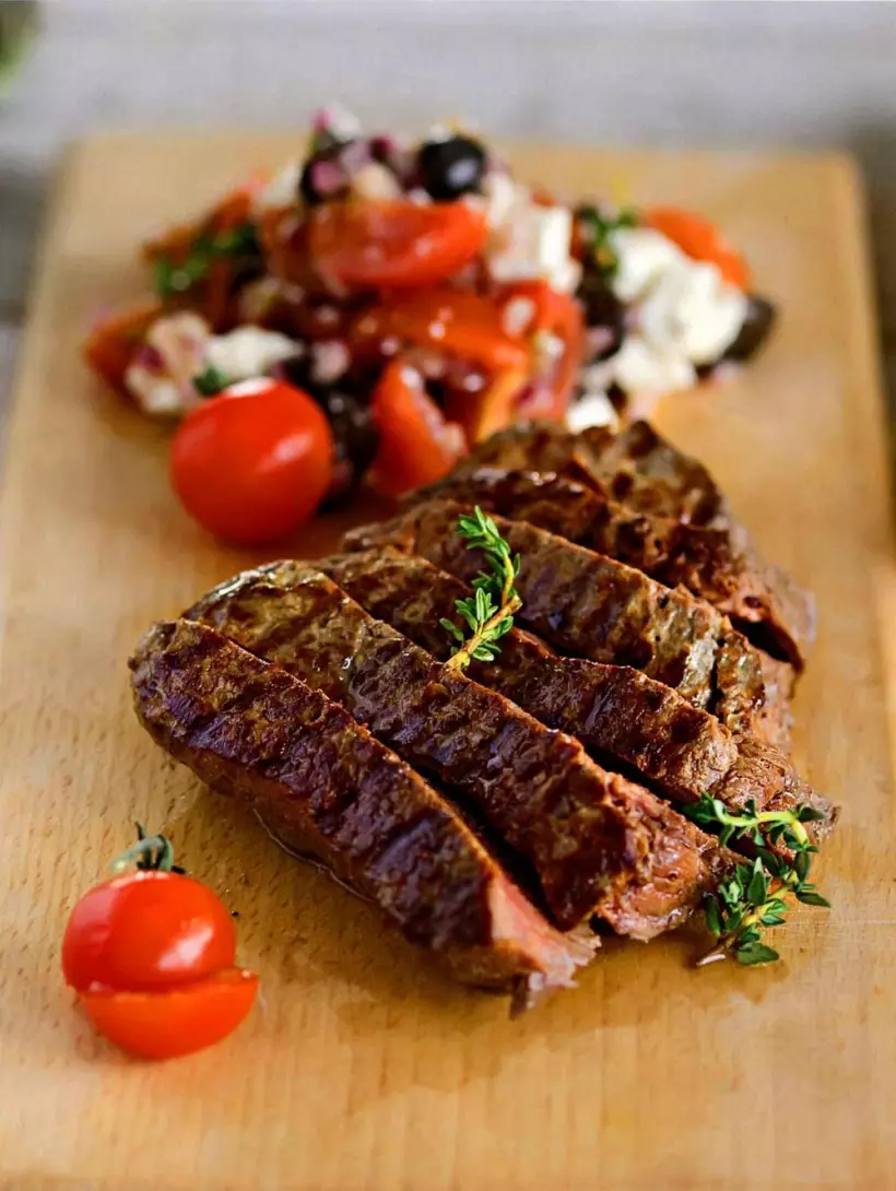 Готовим Мясо Стейк на гриле с греческой сальсой