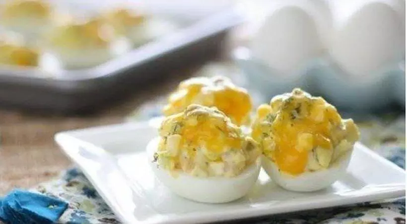 Готовим Закуски Фаршированные яйца с ветчиной и сыром