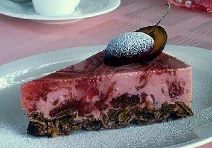 Готовим Десерты Творожно-сливовый желейный торт