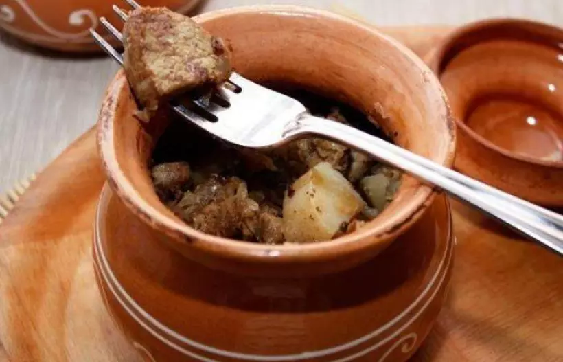Готовим Мясо Тушеная говядина с картофелем в горшочках