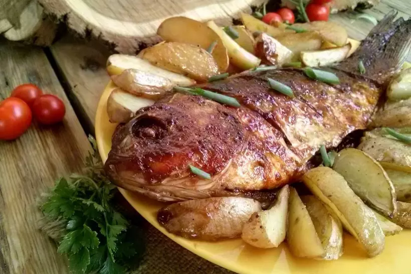 Готовим Рыба Сазан с овощами в духовке