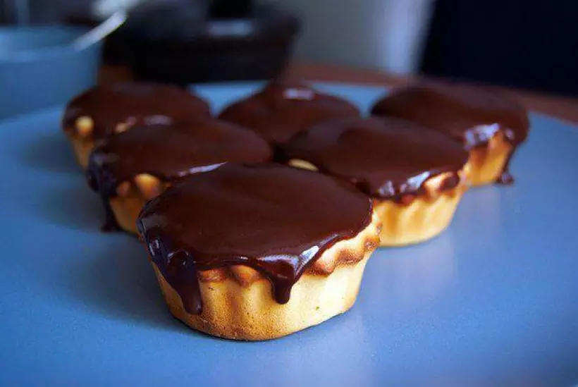 Готовим Десерты Сливочные пирожные с шоколадом