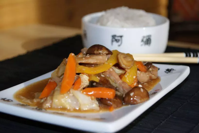 Готовим Мясо Свинина с грибами шиитаке и овощами по‑китайски