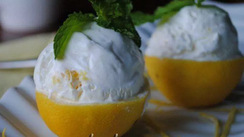 Готовим Десерты Мороженое с йогуртом и лимоном