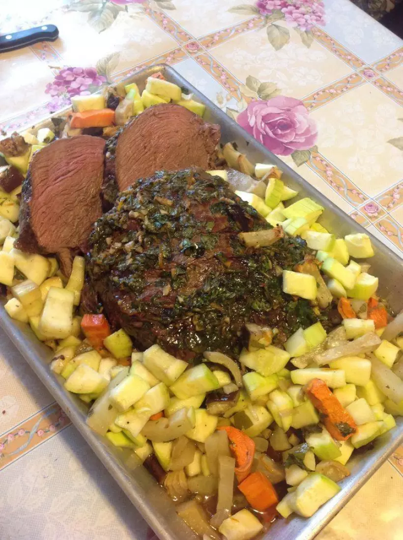 Готовим Мясо Запеченая говядина с лимонно-травяной корочкой и овощами