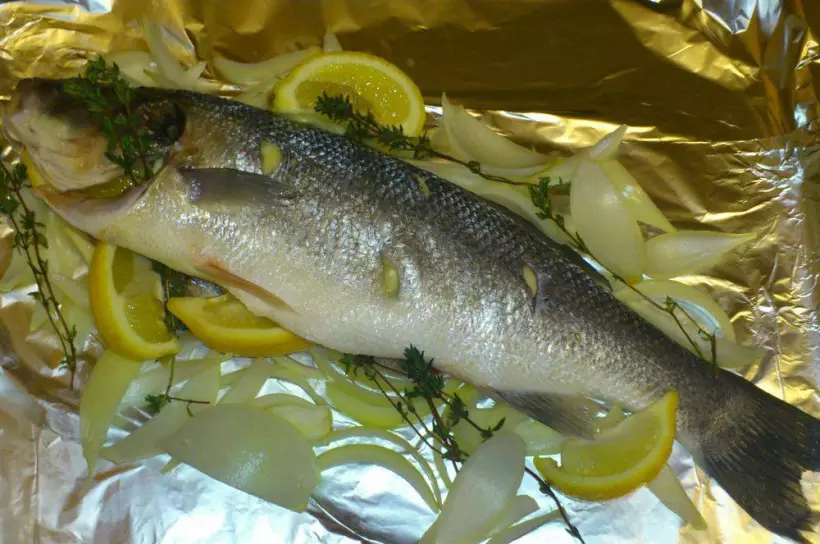 Готовим Рыба Сибас с тимьяном и чесноком