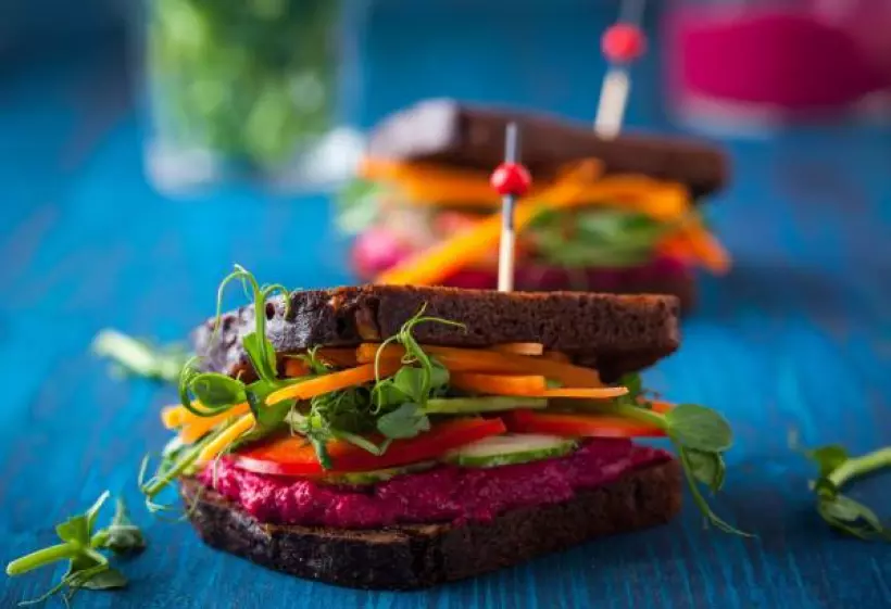 Готовим Закуски Вегетарианский сэндвич со свежими овощами